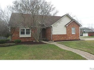 47883 Farmbrook Ct, Chesterfield, MI