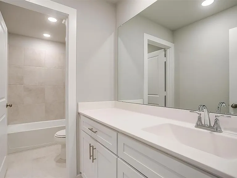 4525 Hogans Alley Dr — Photo 33