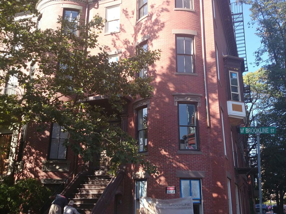 2nd image of 206 W Brookline St