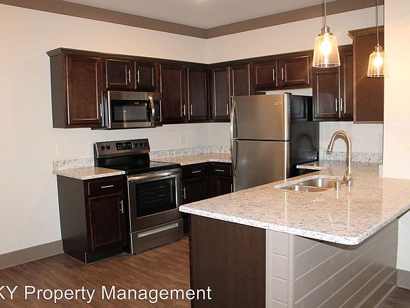 5th image of 556 Emmett Ave APT 74