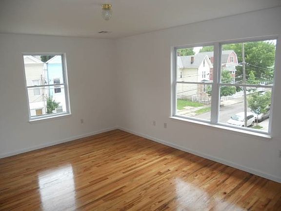 5th image of 82 9th Ave W #1
