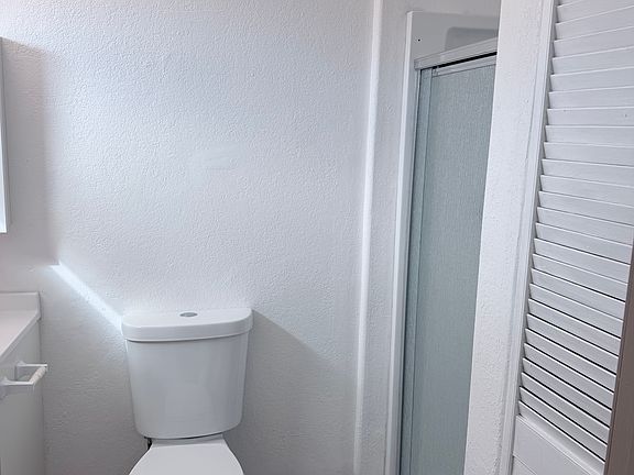 4th image of 4370 Evelyn Dr
