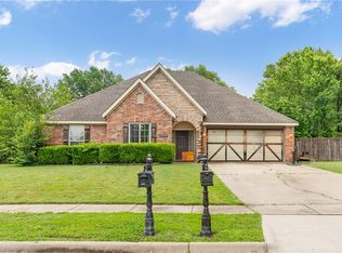 1464 N Corsica Dr, Fayetteville, AR 72704