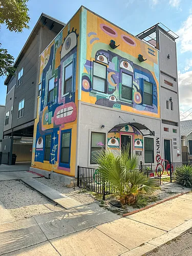 811 Montana St #1301 Photo 1