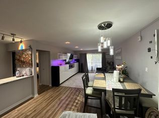 2218 S Goebbert Rd UNIT 294, Arlington Heights, IL 60005