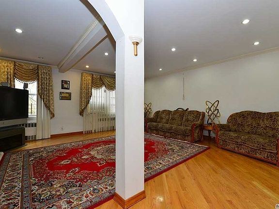 4th image of 63-61 Yellowstone Blvd #4R