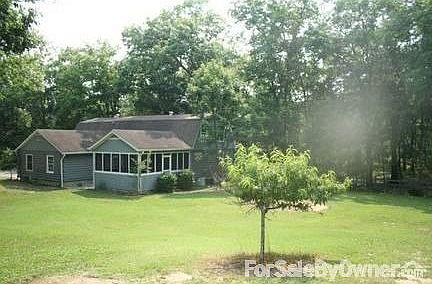 Large yard, perfect for kids and parties