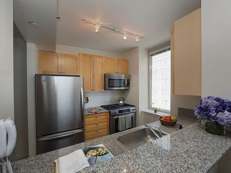 1501 Lexington Ave #4K — Photo 10