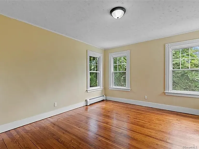 40 Wintergreen Ave — Photo 34