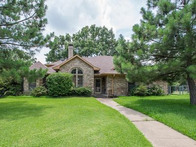 101 Castlewood Rd, Enchanted Oaks, TX, 75156