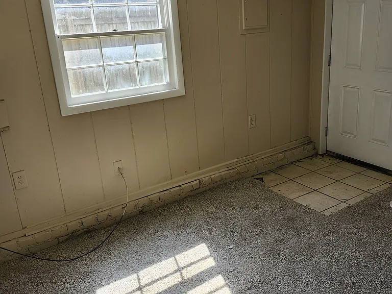 329 S Capitol Pkwy #C — Photo 1