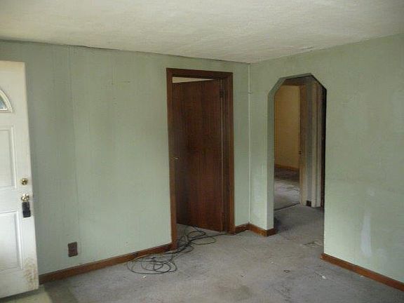 4th image of 2379 Roosevelt Ave