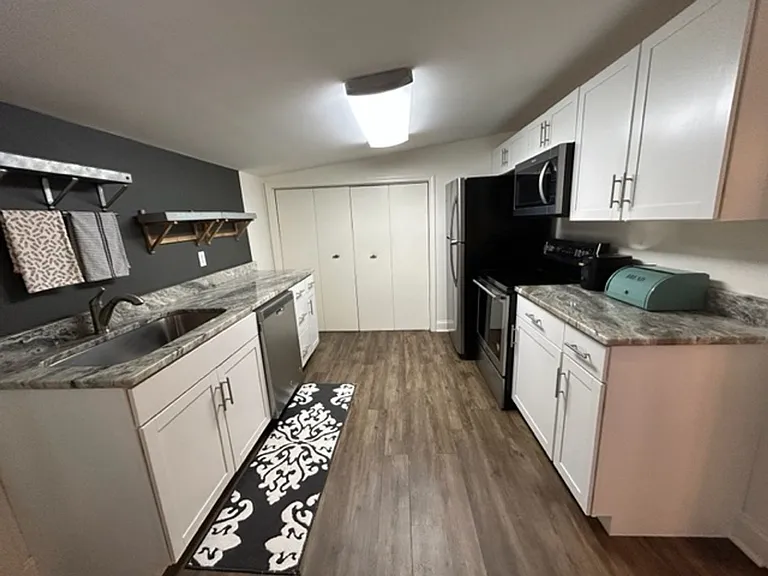 602 & 606 W 10th St NE #820 — Photo 6