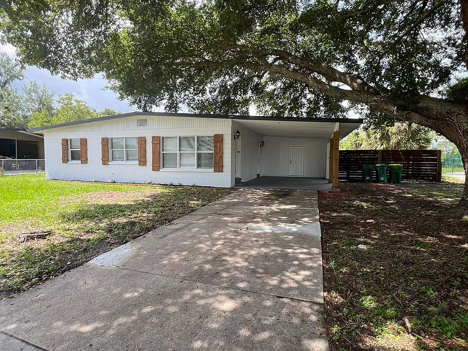 1221 Cypress Ln