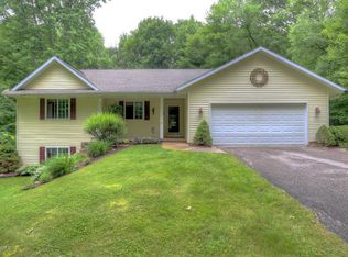11057 Wildlife Dr SE, Lowell, MI 49331