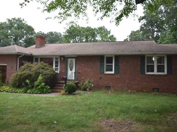 8 Carolyn Dr, Newport News, VA 23606