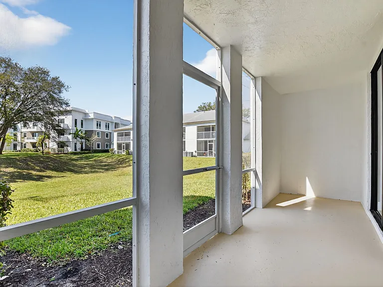Boca Villas — Photo 44