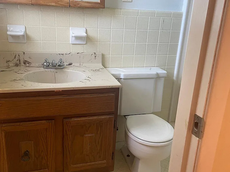 Master Bath w Walk in Shower