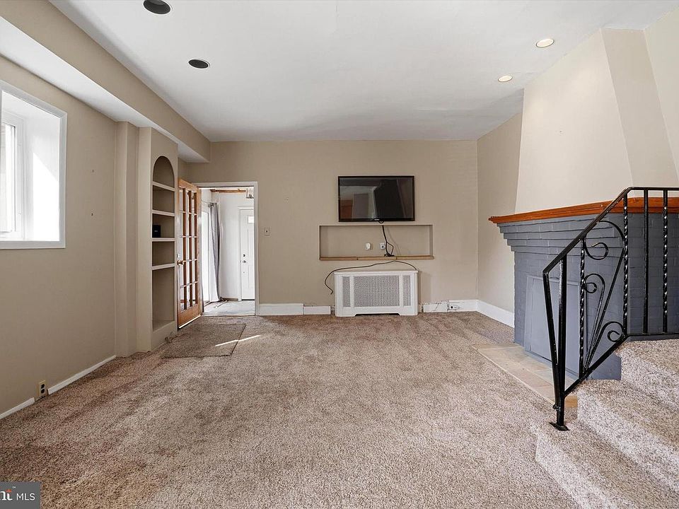 301 Grayling Ave — photo 4