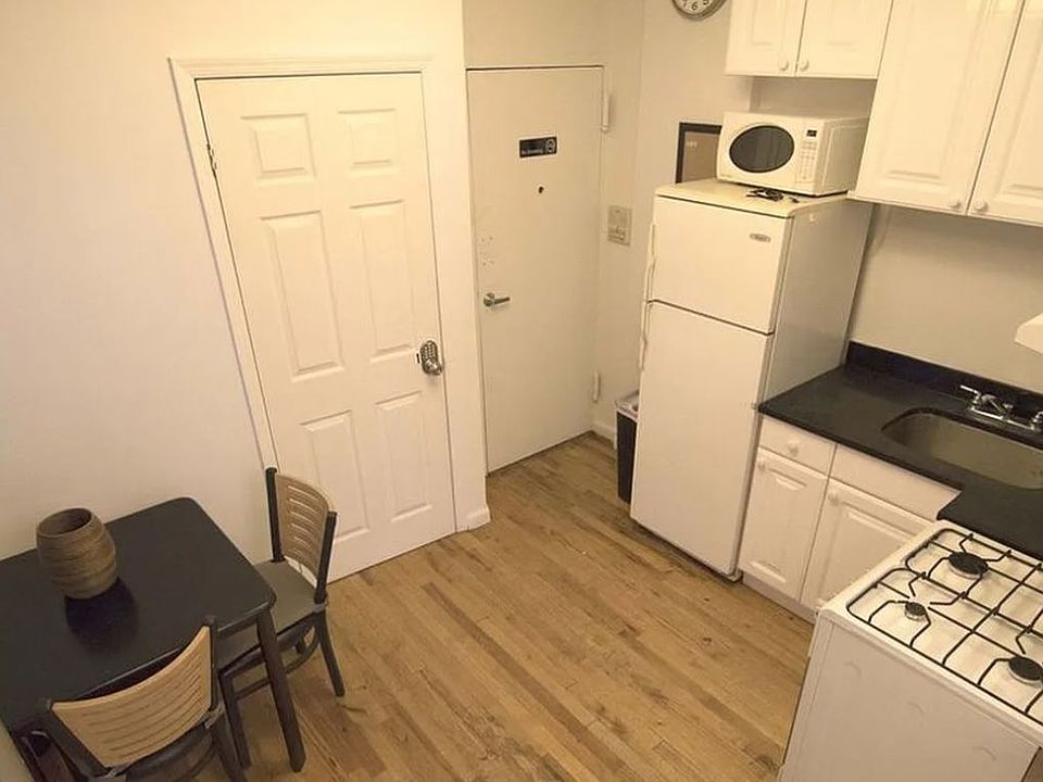 1st image of 110 Mulberry St APT 6