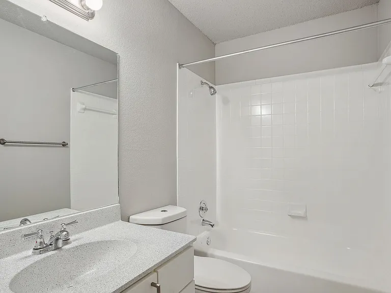 Vantage Point Apartments — Photo 13
