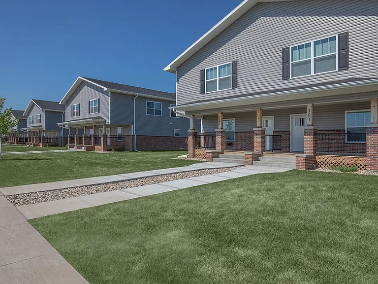 601-719 Eisenhower Dr — Photo 2