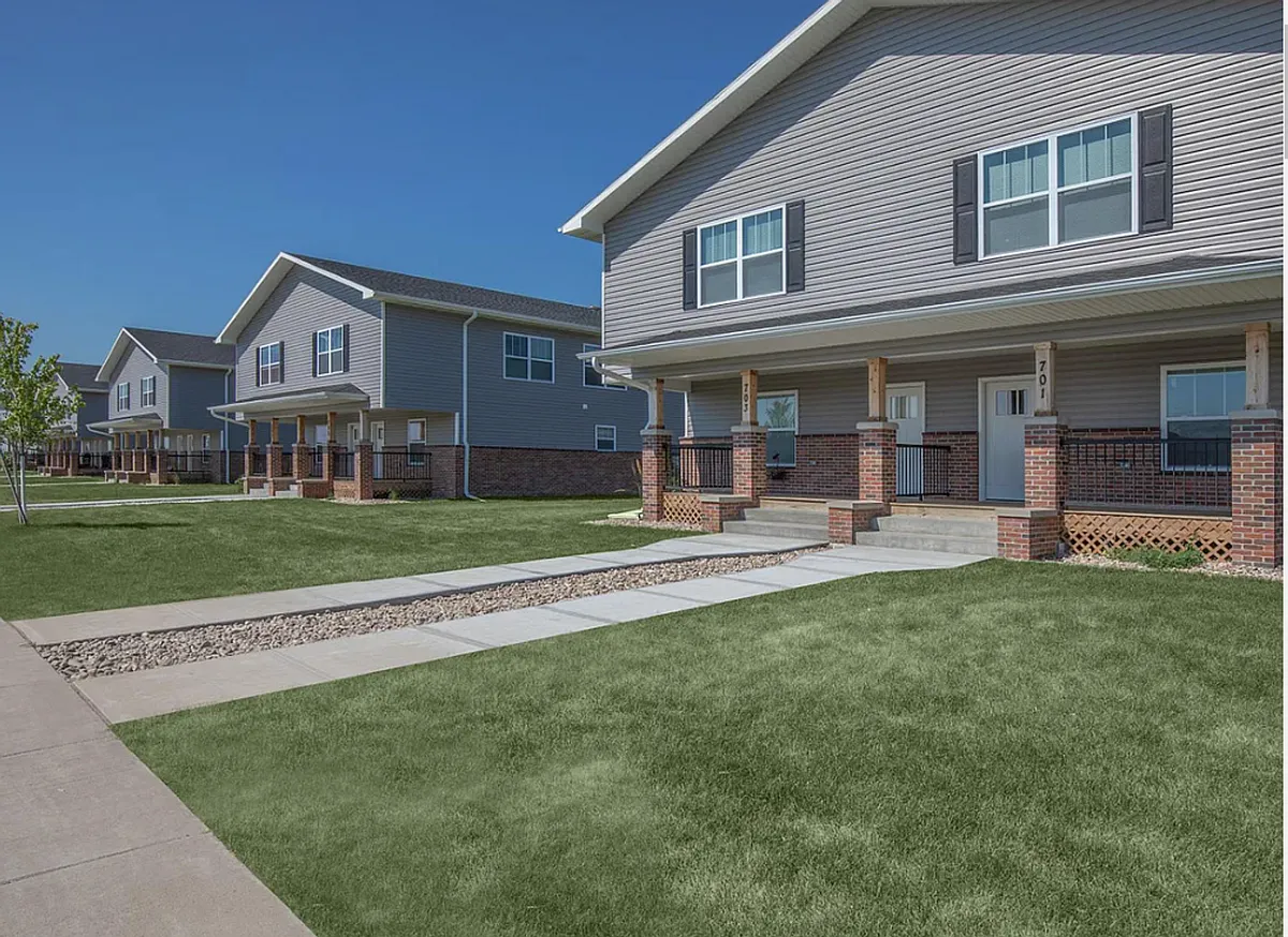 Building Photo - 601-719 Eisenhower Dr