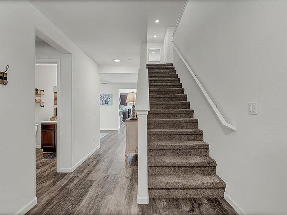 5th image of 213 E Dove Ave Avenue
