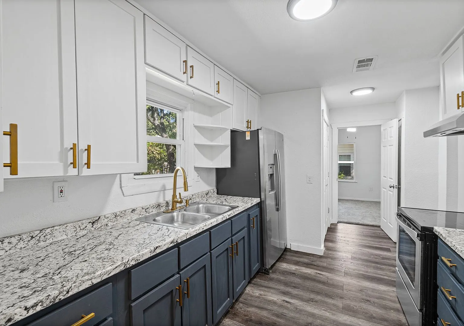Move In Ready 3-Bed W/Office! — Photo 1