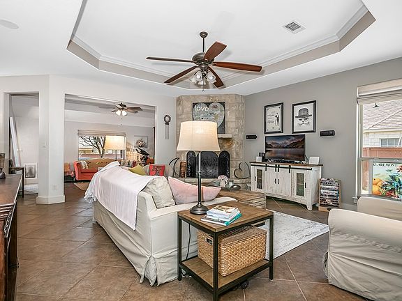 3rd image of 705 Lupine Ln
