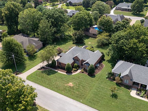 3rd image of 112 Meadowlake Dr
