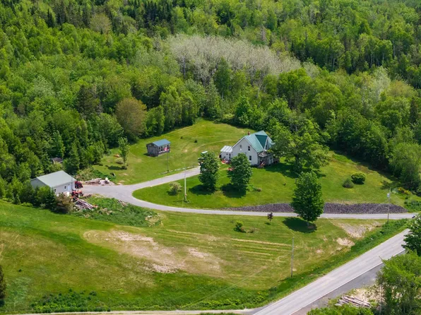 2058 E River Rd, Pictou, NS B0K 1B0