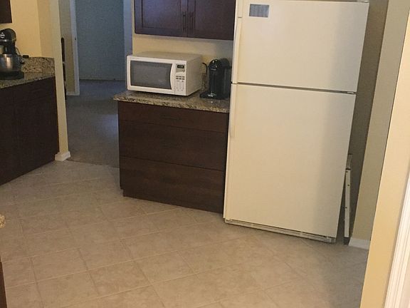 4th image of 4407 White Oak Cir