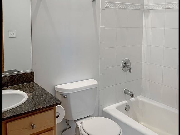 5th image of 1101 W Cornelia Ave #2