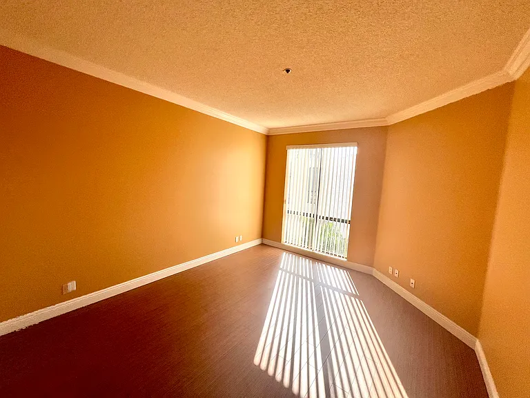 533 S Saint Andrews Pl #416 — Photo 9