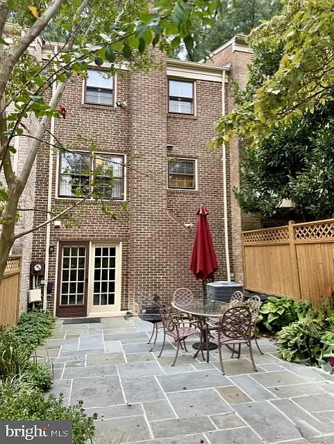 3 bed, 4.0 bath, 1890 sqft, $3,200 — Photo 2
