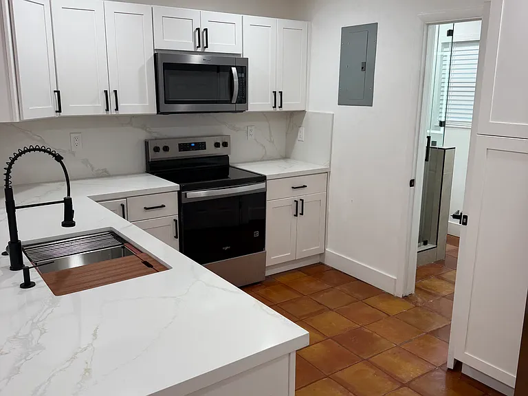 850-852 SW 12th Ct — Photo 1