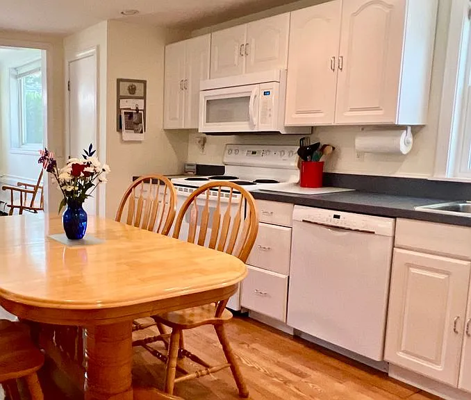 12 Elm Ave — Photo 6