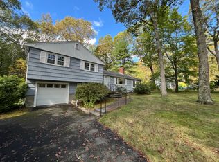 395 Oak St, Westwood, MA 02090