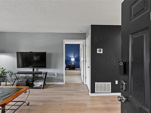 2nd image of 2657 Lenox Rd #L-163