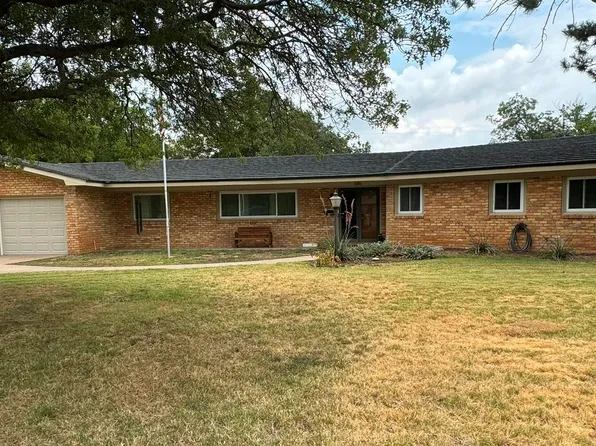 1304 Amarillo St, Plainview, TX 79072