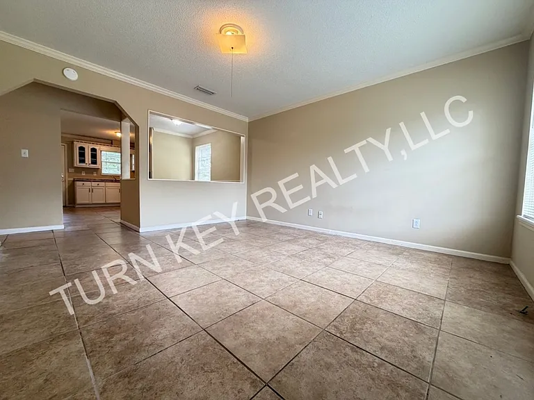 127 Avalon Ave — Photo 3