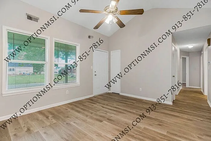 712 Harvey St — Photo 8