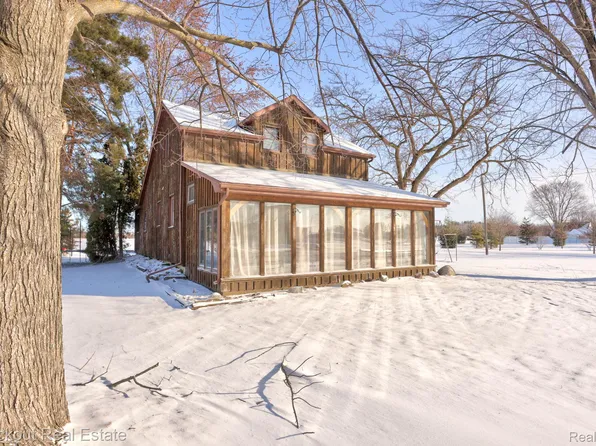 6180 Shattuck Rd, Saginaw, MI 48603