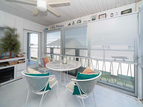 3rd image of 1029 Cove Park Blvd