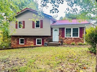 270 Woodcreek Dr, Mount Airy, NC 27030