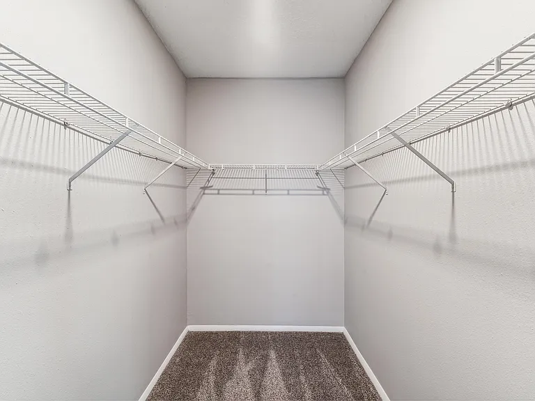 Waterford Creek Apartments — Photo 18