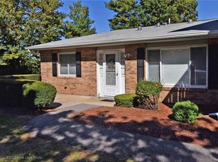 41 Fox Ridge Cres, Warwick, RI 02886