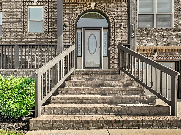 3rd image of 1132 Henry Place Blvd
