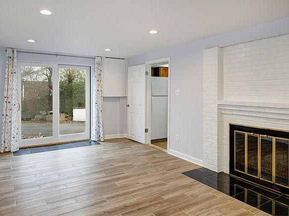 4th image of 6819 Donahue Ct